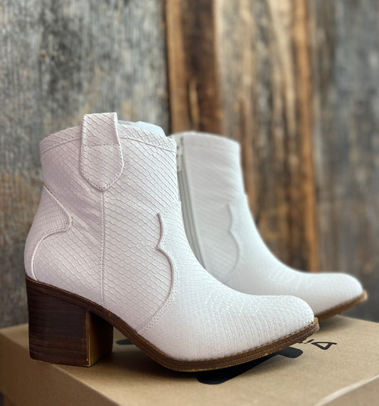 Feelin Sly White Snake Bootie