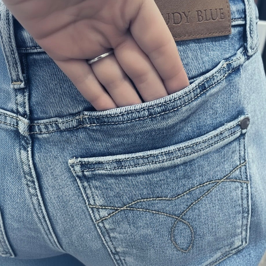 JUDY BLUE ST THOMAS CELL PHONE POCKET SHORTS