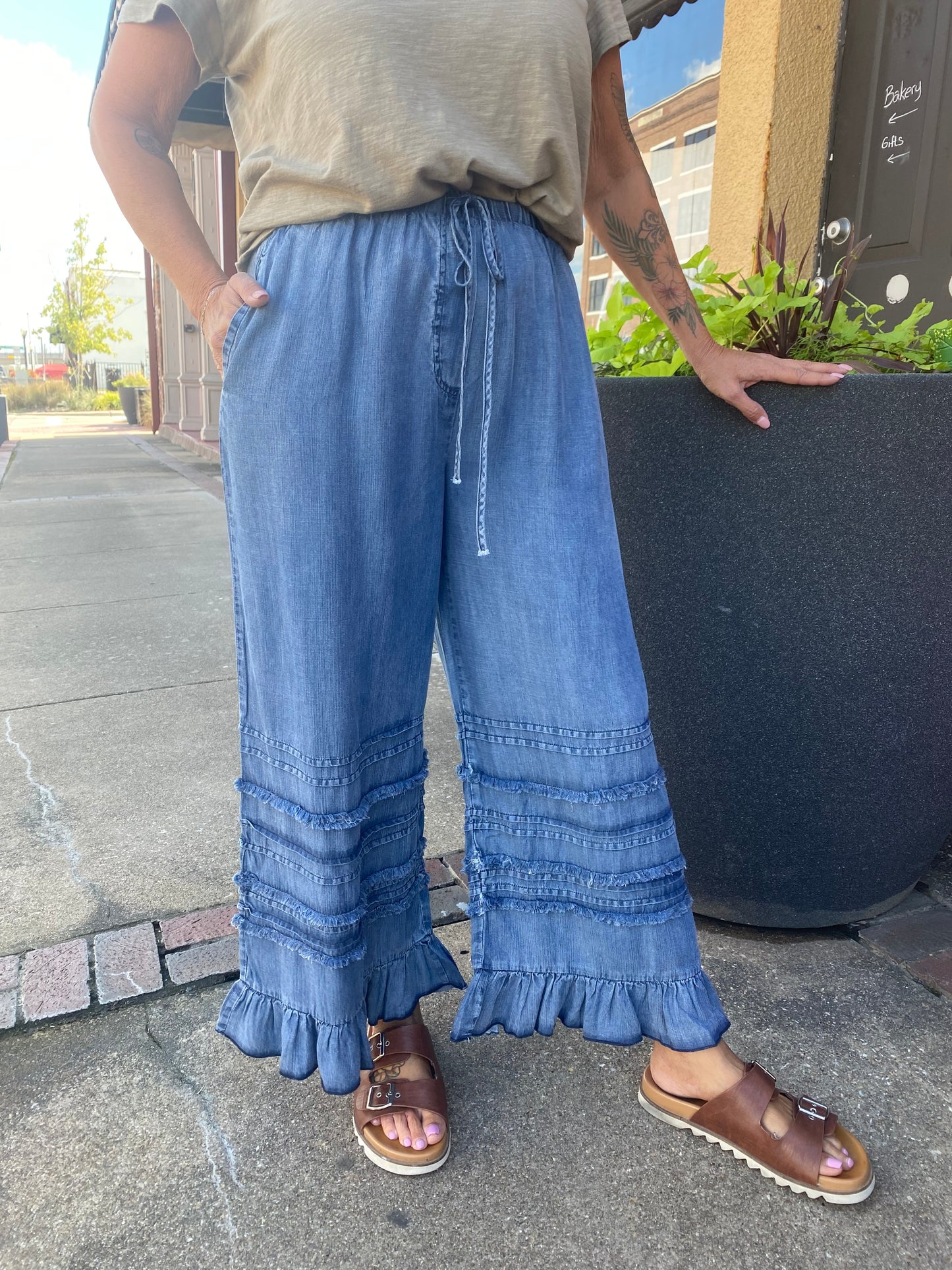 DENIM RUFFLE PANTS