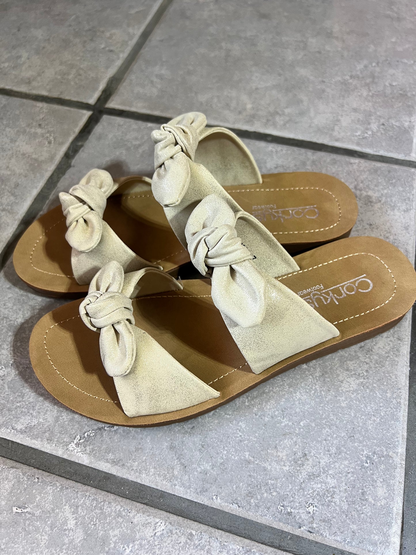 Corkys Take A Bow Gold Wash Metallic