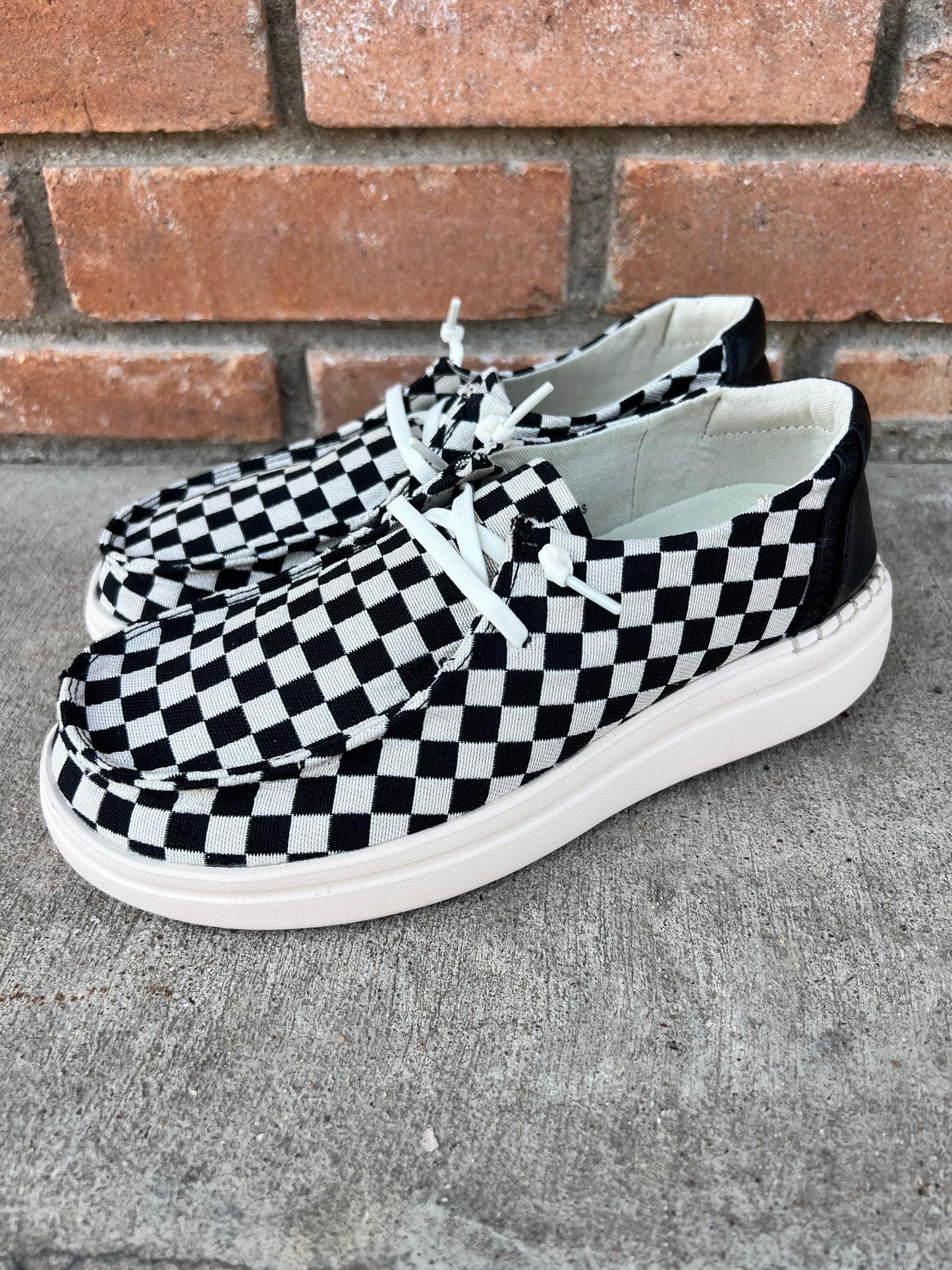 Corkys Black & White Check Kayak 2