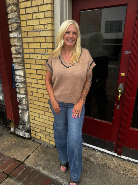 LYNETTE LATTE V NECK SHORT SLEEVE SWEATER