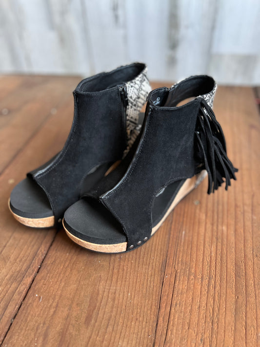 Black Fringe Wedges with print
